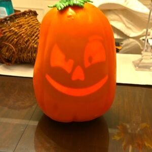 Hallmark motion activated talking pumpkin 🎃